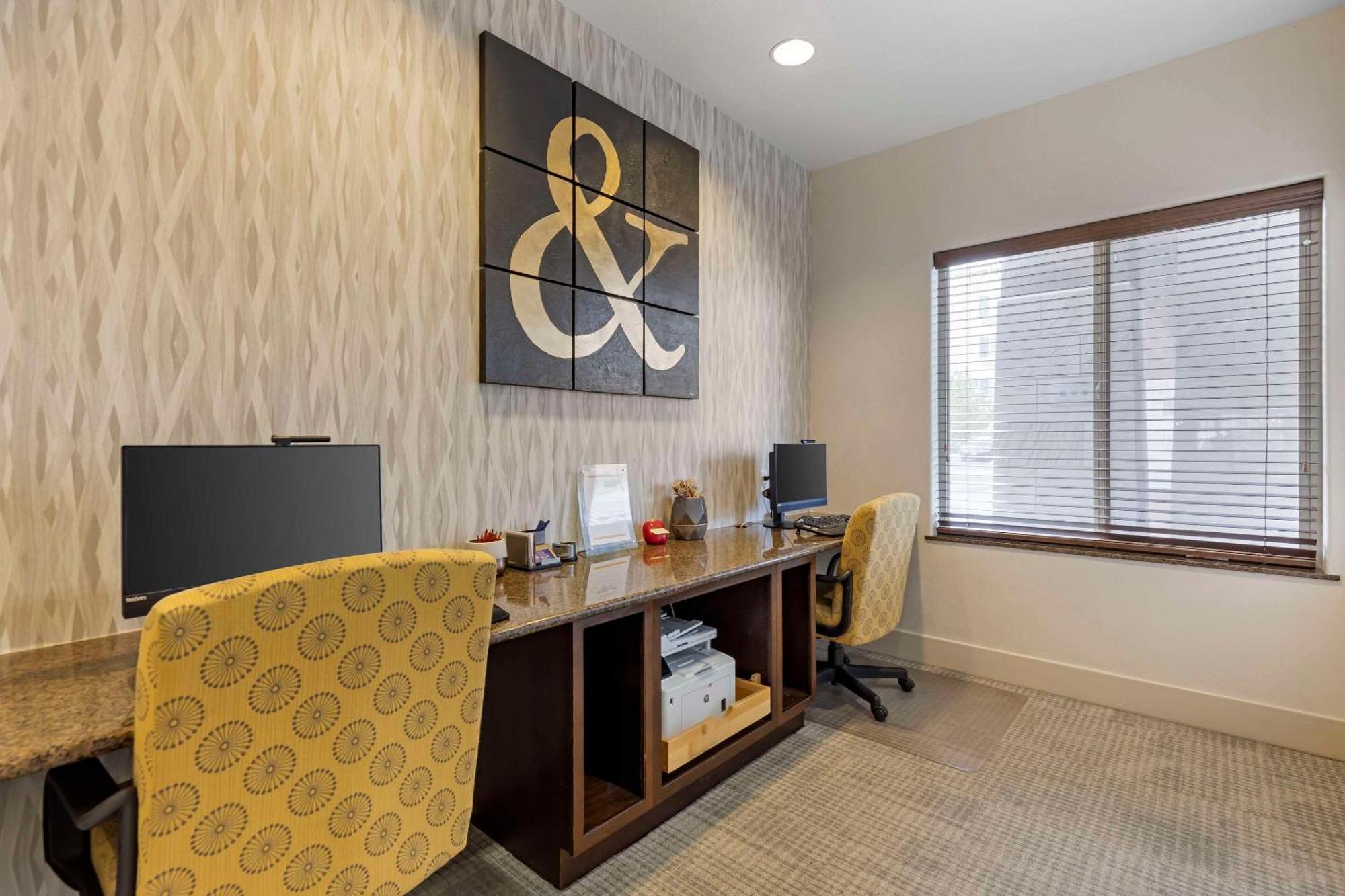 Comfort Inn & Suites Brighton Denver Ne Medical Center Экстерьер фото