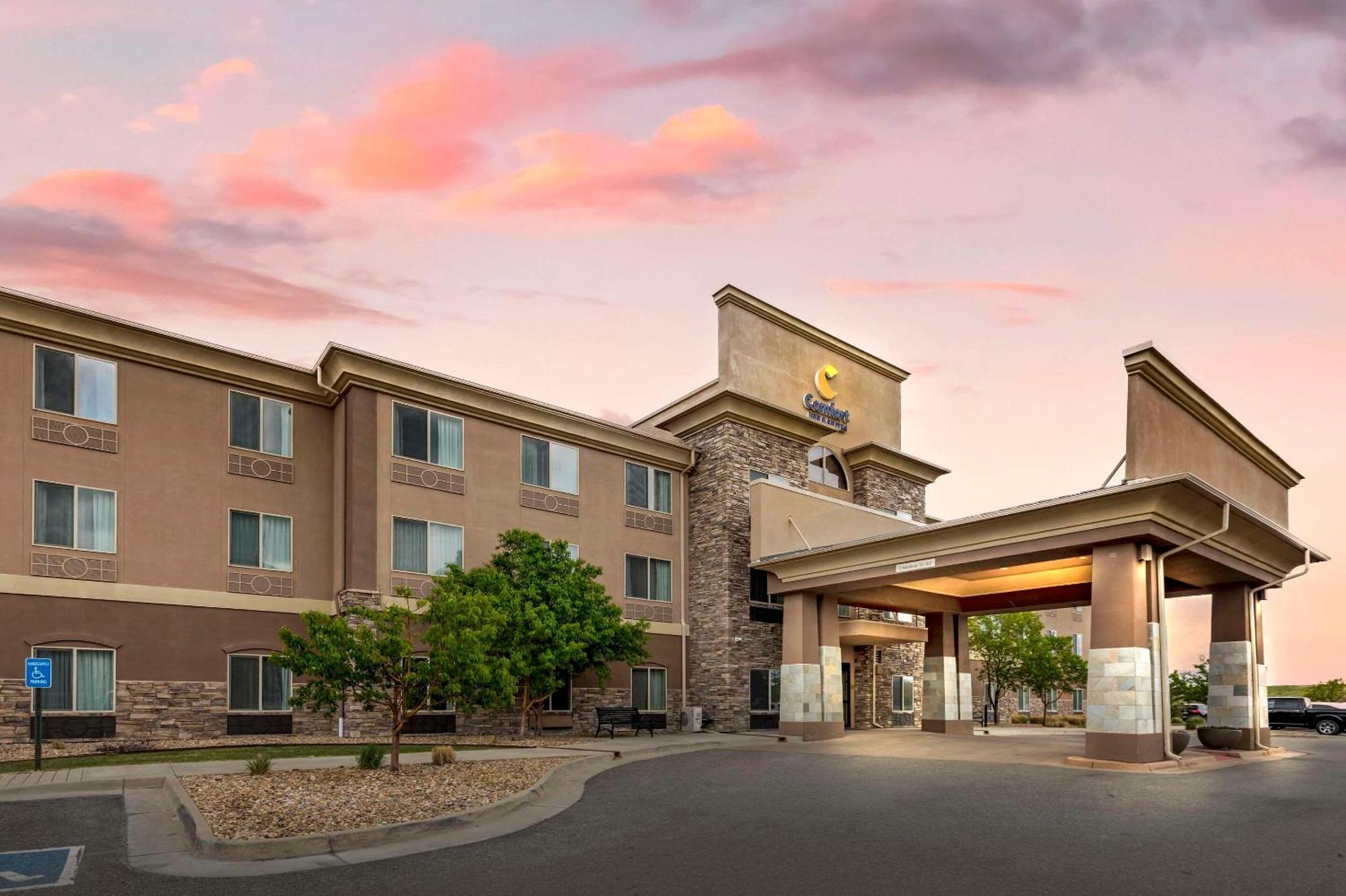 Comfort Inn & Suites Brighton Denver Ne Medical Center Экстерьер фото