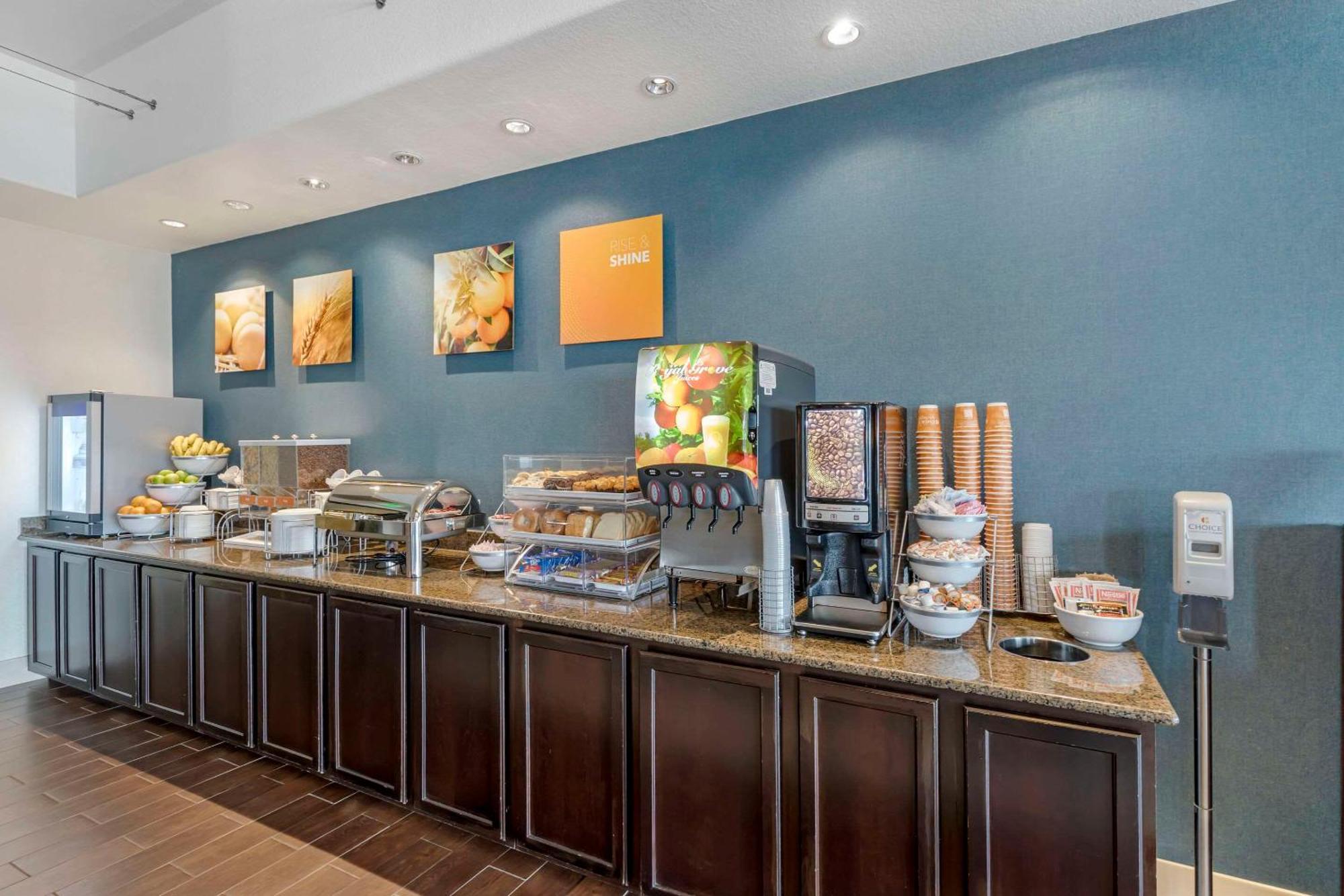 Comfort Inn & Suites Brighton Denver Ne Medical Center Экстерьер фото