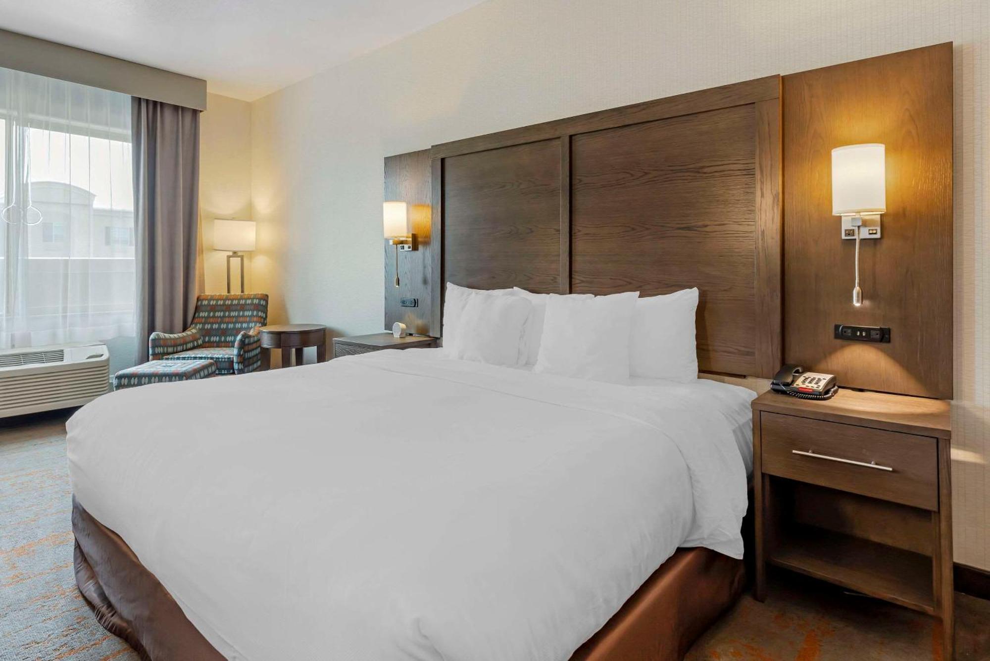 Comfort Inn & Suites Brighton Denver Ne Medical Center Экстерьер фото