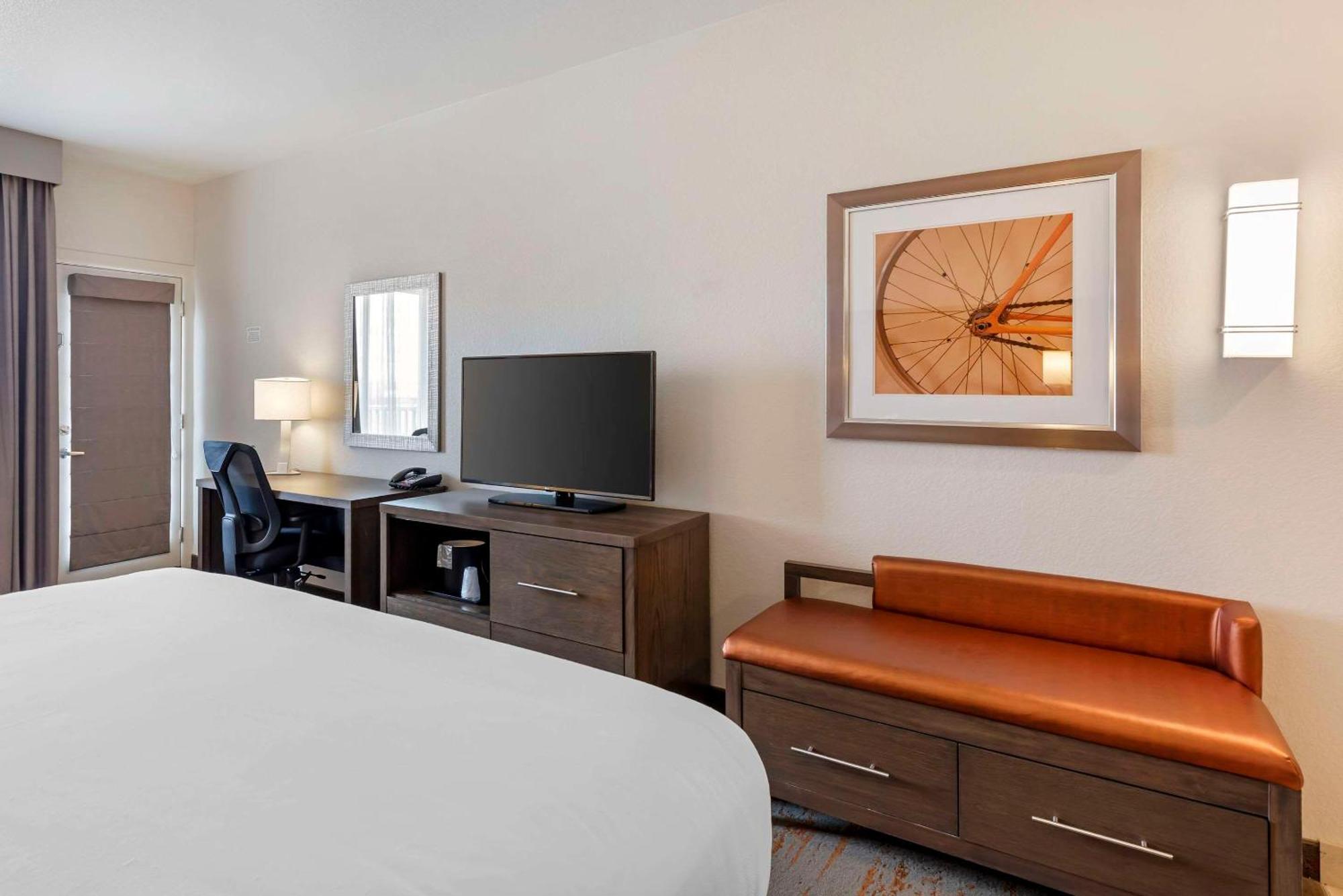 Comfort Inn & Suites Brighton Denver Ne Medical Center Экстерьер фото