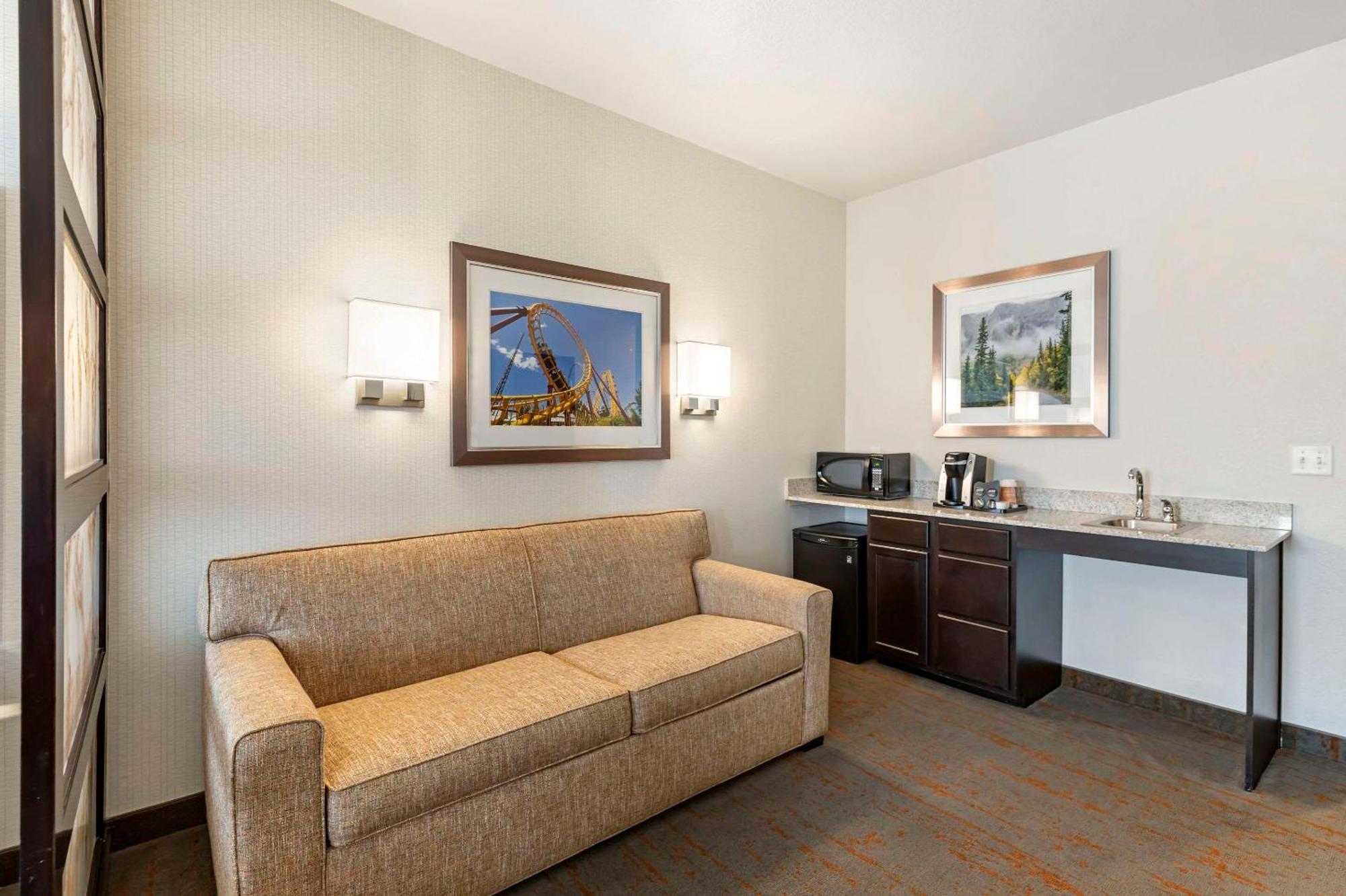 Comfort Inn & Suites Brighton Denver Ne Medical Center Экстерьер фото