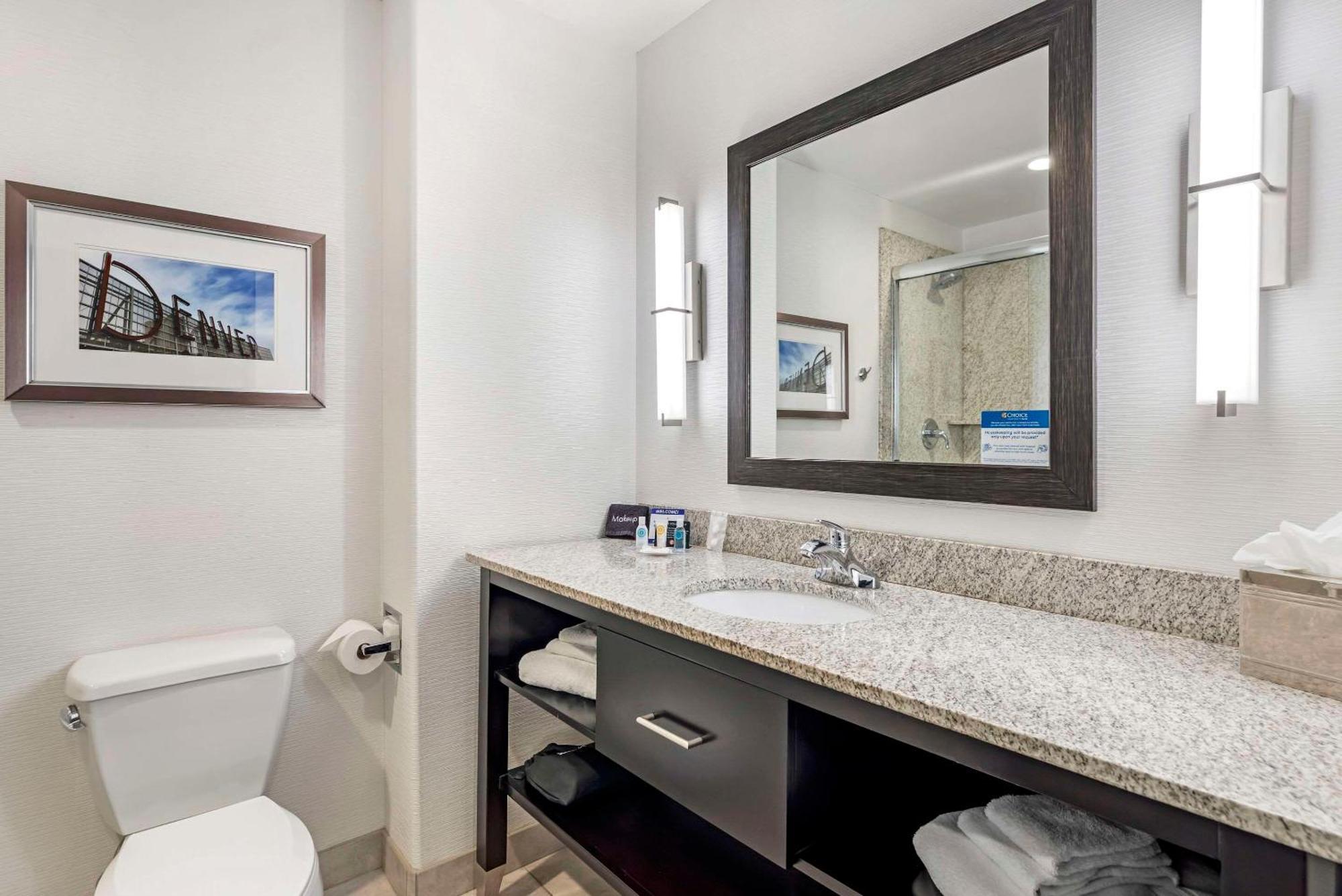Comfort Inn & Suites Brighton Denver Ne Medical Center Экстерьер фото